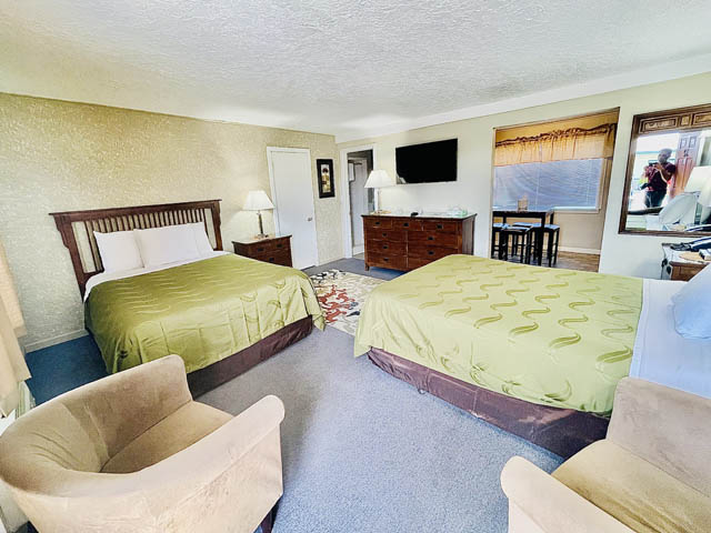 Extra Large Double Queen Motel Room at Sage-N-Sand Mote
