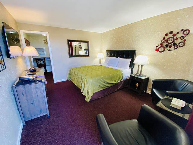 Comfortable Queen Deluxe Room with Pillowtop Mattress at SageNSand Motel Moses Lake